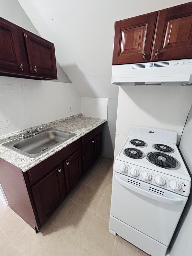 Photo - 1221 Lindley Ave Unit 3