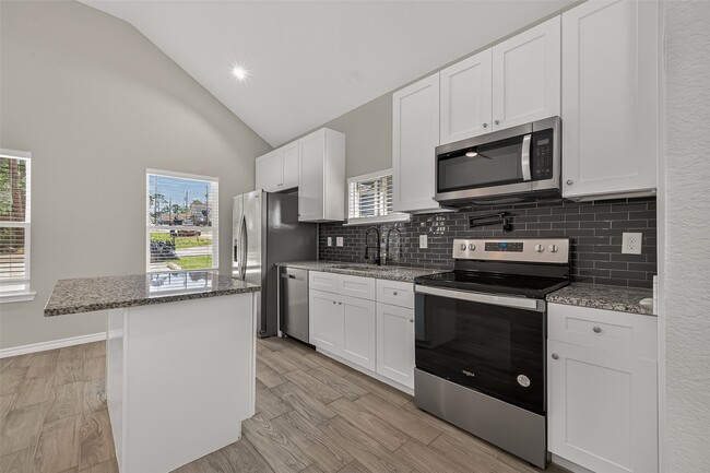 Photo - 352 Westchase St