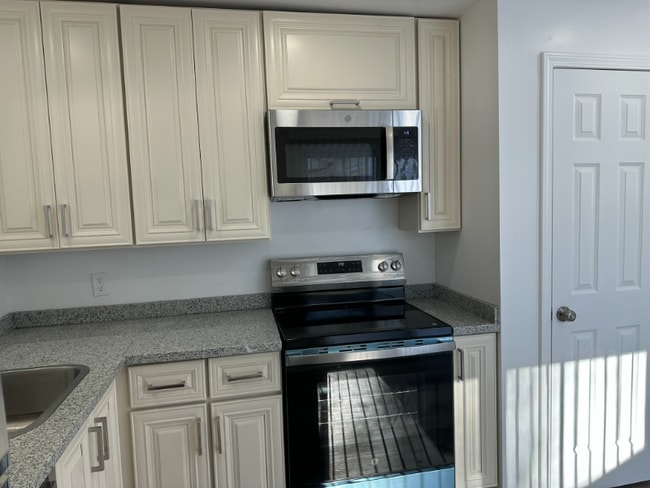 Photo - 28530 Grayling Ave