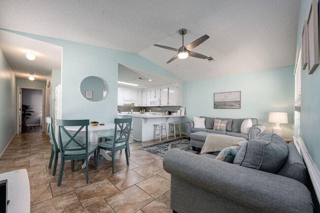 Building Photo - 17462 Front Beach Rd Unit ID1329024P