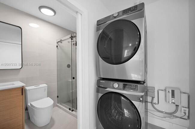 Photo - 570 NW 48th St Unit B