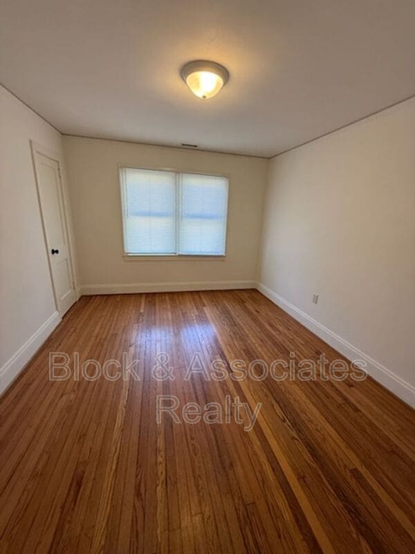 Photo - 712 S Main St