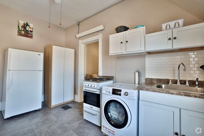 Building Photo - Lyndale Livings Unit Apt. 2