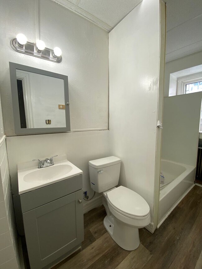 228 W Vine St Unit Apt 3 Lancaster, PA