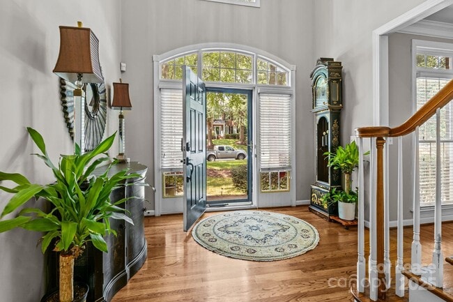 Photo - 12428 Willingdon Rd