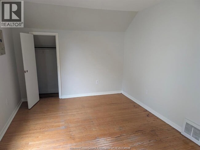 Photo - 1335 Marentette Ave