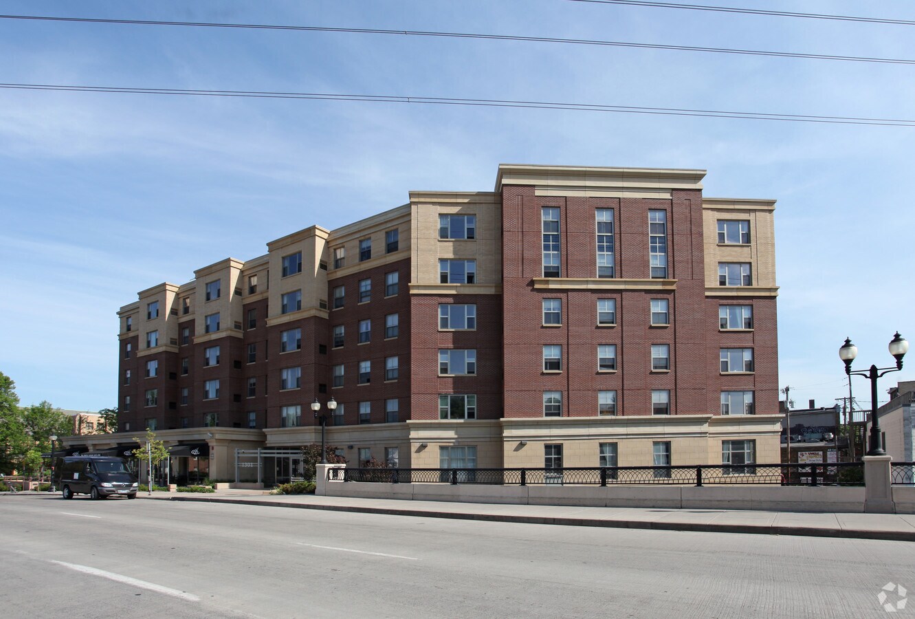 1301 University - 1301 University Apartments