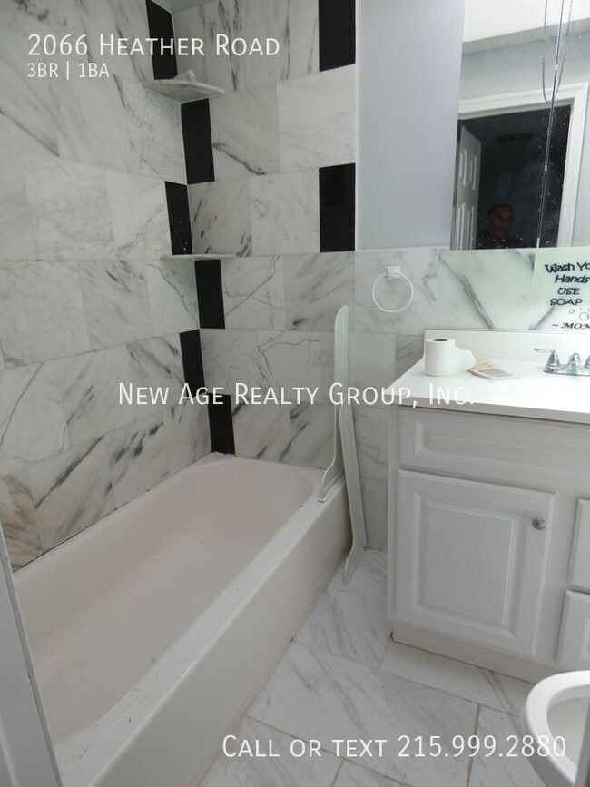 Photo - 2066 Heather Rd