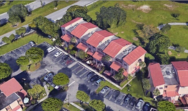 Building Photo - 655 W Park Dr