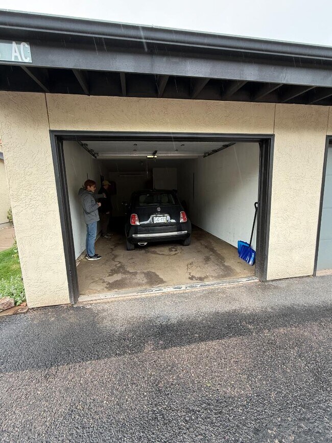 Photo - 1118 Fontmore Rd