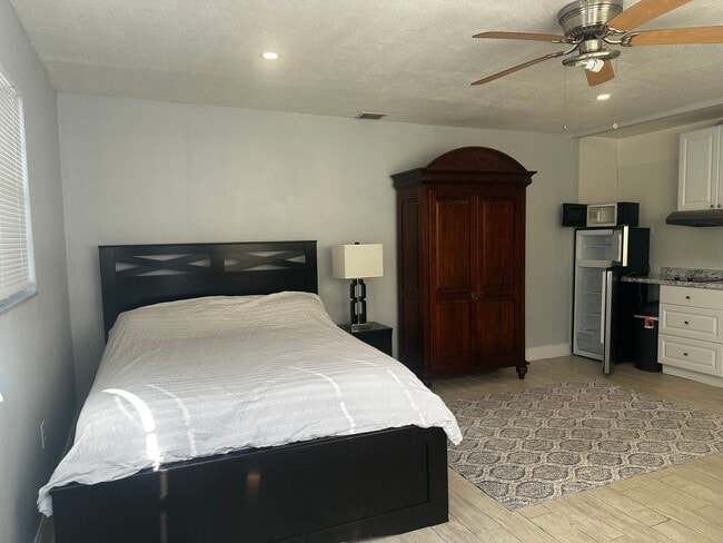 Photo - 6820 Scott St