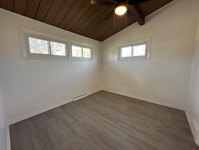 Photo - 3032 N Rockton Ave