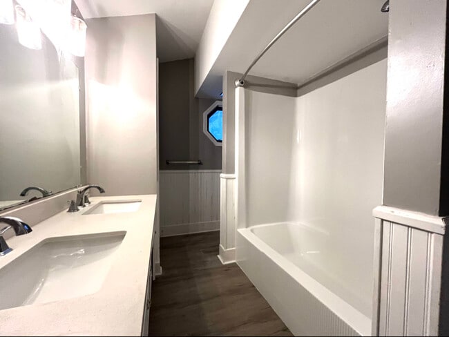 Photo - 155 E Main St