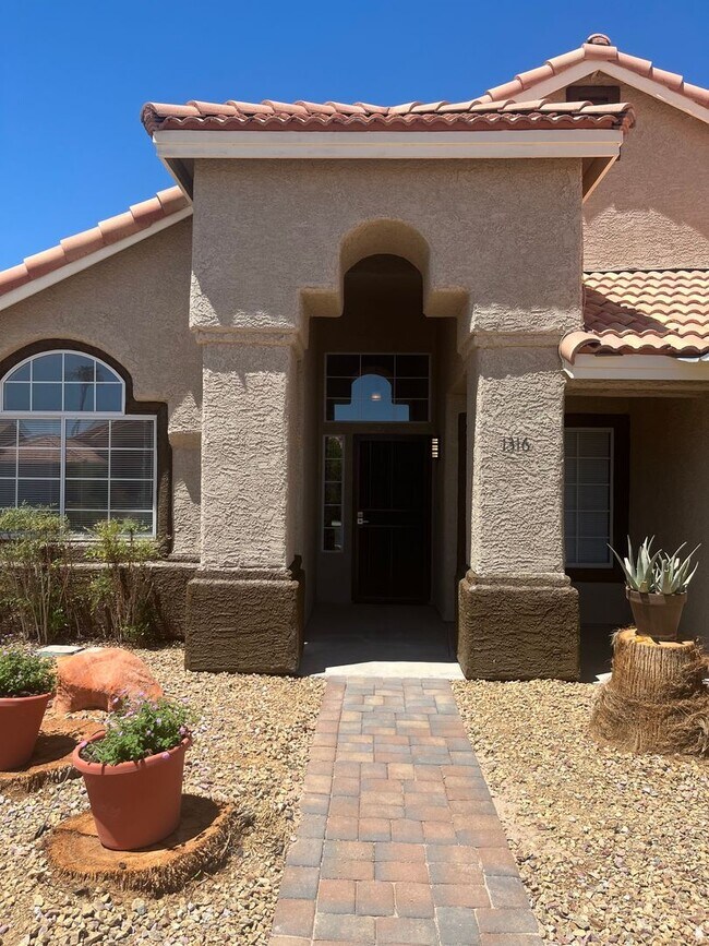Photo - 4 Bedroom - Single Story - Great condition!