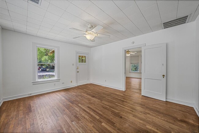 Photo - 3100 King St