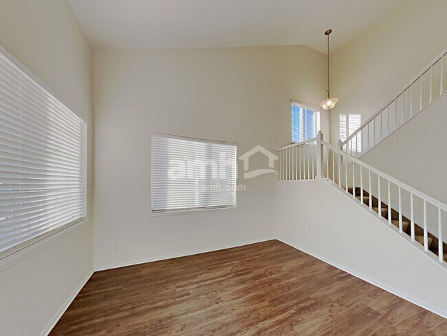 Photo - 11811 Fraser St