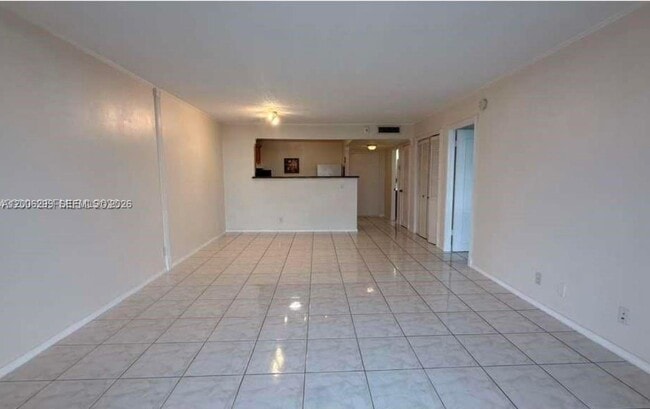 Building Photo - 16740 NE 9th Ave Unit 807