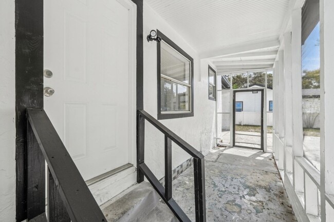 Photo - 2-Bedroom, 1.5-Bathroom Home in Tampa – Pe...