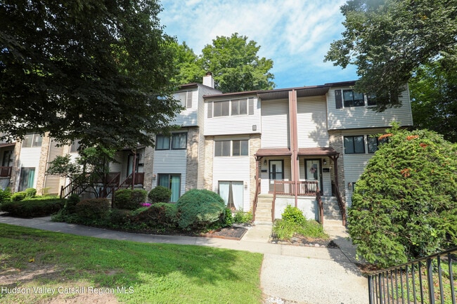 Building Photo - 259 Village Ct