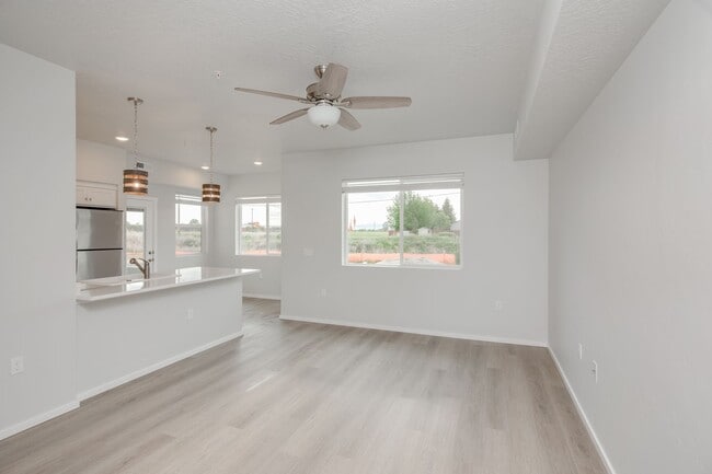 Building Photo - Fall in Love With This Cutie 2 Bedroom! Unit O101