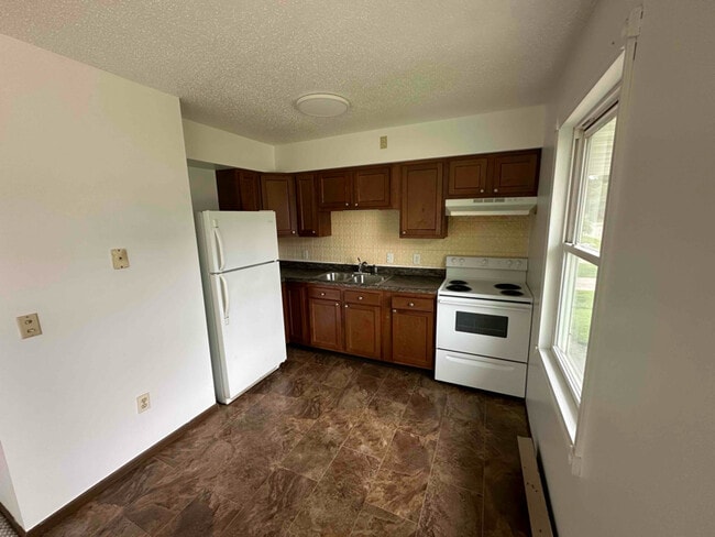 Photo - 720 1st St NE