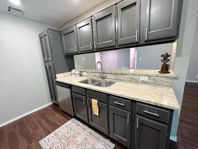 Photo - 8739 Glen Bluff