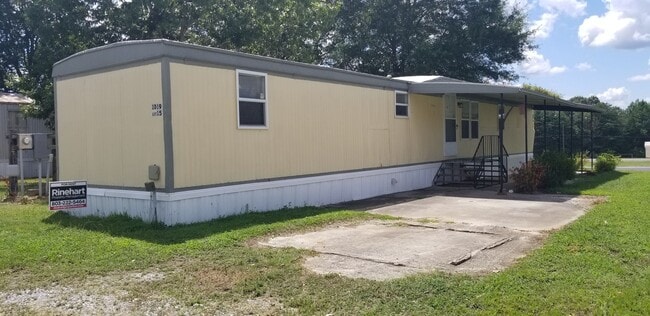 Photo - Recently Remodeled Two Bedroom/1 Bath Mobile Home near Downtown Clover!!