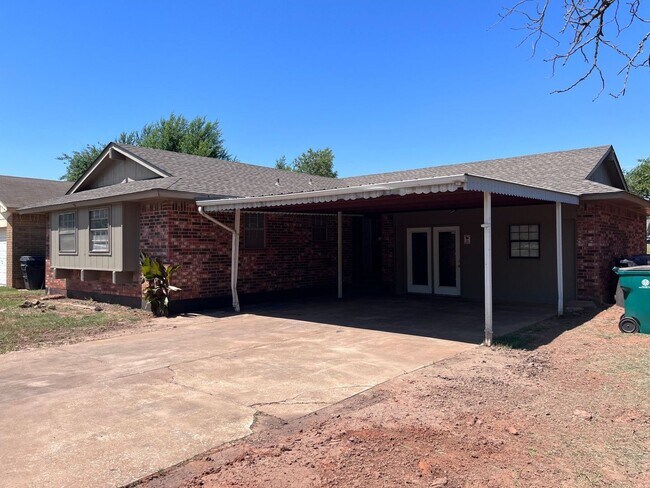 4 Bedroom 2 Bath in OKC! - 4 Bedroom 2 Bath in OKC! House
