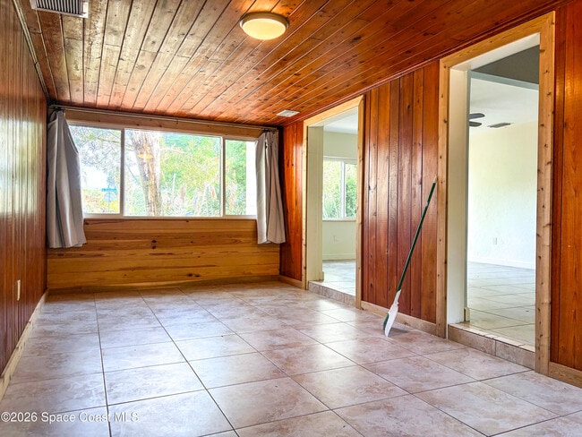 Photo - 423 Oleander Ln