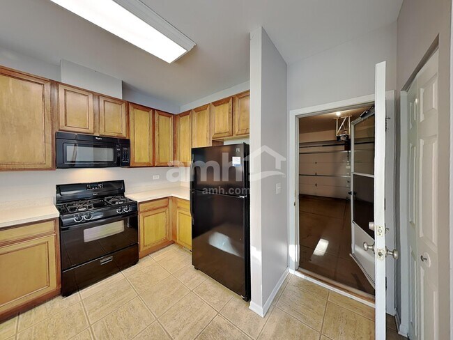 Photo - 2422 Claremont Ln