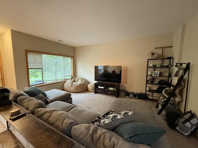 Roomy four-bed three-bath Townhome in Lino... - Roomy four-bed three-bath Townhome in Lino...
