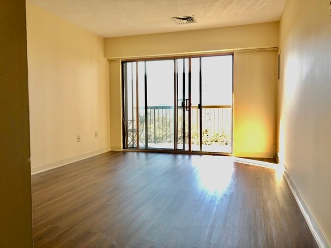 Photo - 133 Commander Shea Blvd Unit 519