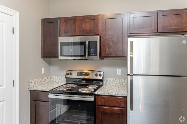 2BR, 2BA - 1,100SF