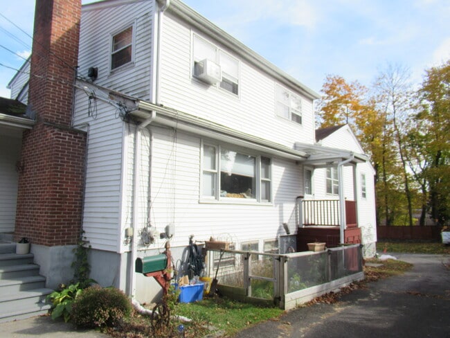 Building Photo - 255 Fairfield Woods Rd Unit 2