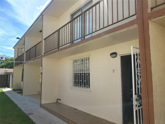 Photo - 311 SW 110th Ave Casa Adosada