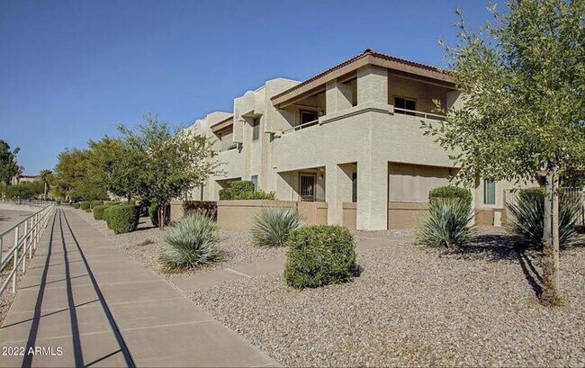 Building Photo - Beutiful Condo in an Amazing area Unit 215