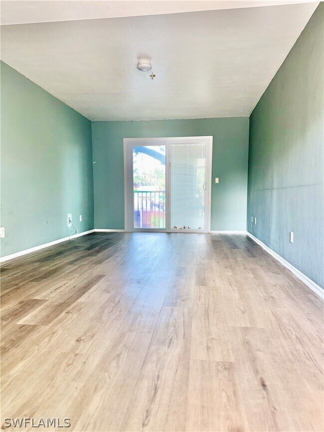 Photo - 824 Alderman St Unit 206