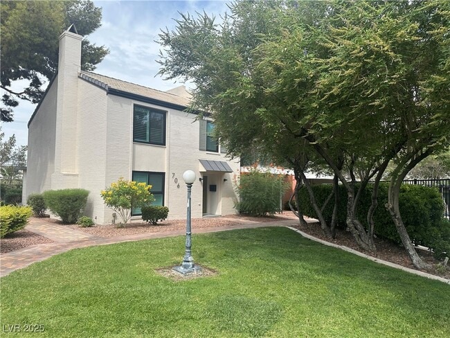 Building Photo - 706 Tam O Shanter Rental