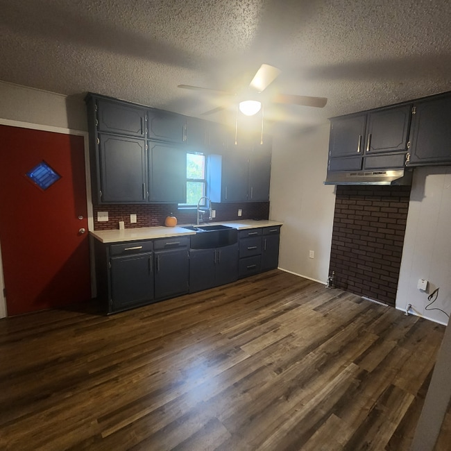 Photo - 415 W Oregon Ave