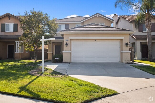 Building Photo - Gorgeous 3 Bedroom | 2.5 Bath Rental