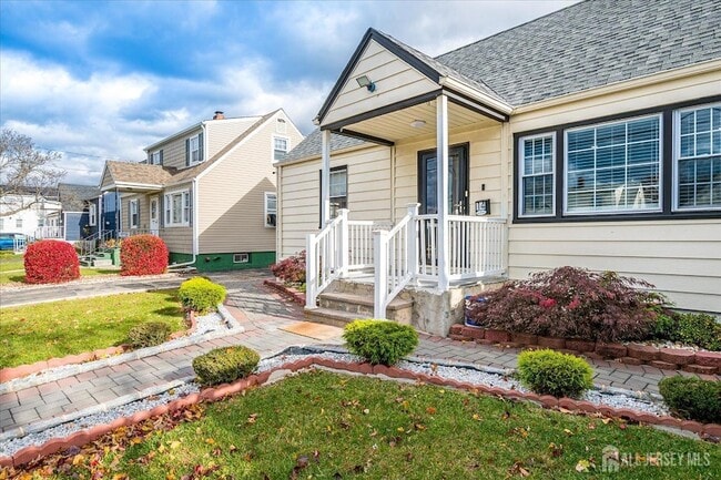 Photo - 14 Linden St