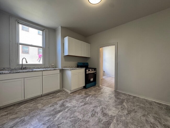 Photo - 53 Lord Ave Unidad 1R