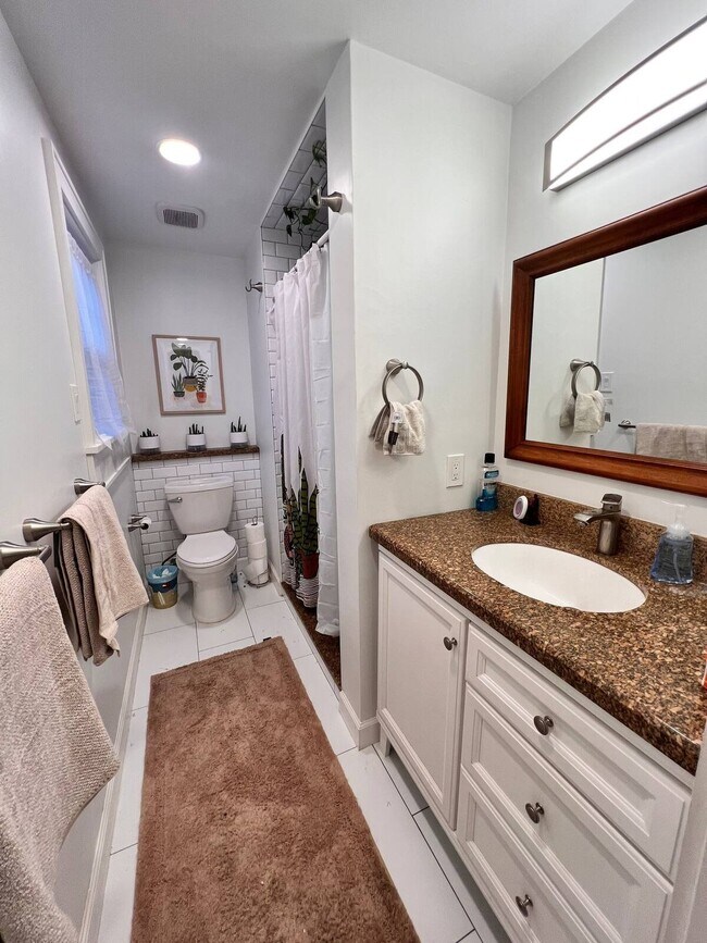 1302 W Bell St Unit 2
