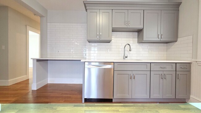 Photo - 61 Waverly St Unit 1