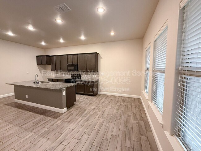 Photo - 13802 Avenue W