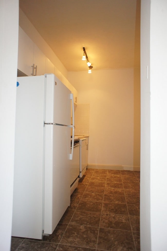 Building Photo - 1661 Commonwealth Avenue Unit 3