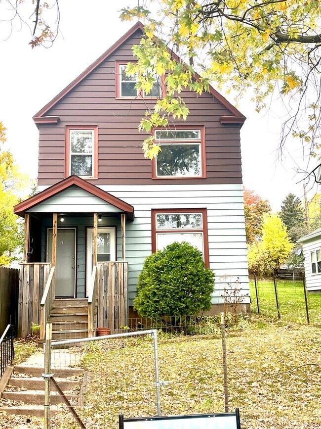 Building Photo - 419 E 5th St Unit 2 (Upper)