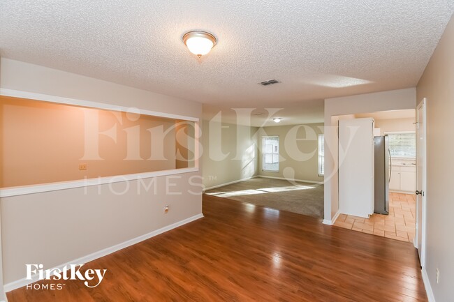 Photo - 9586 Villiers Dr S