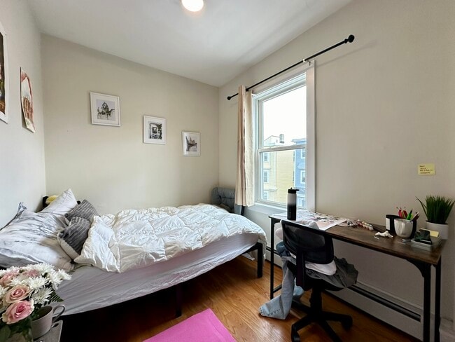 Photo - 839 Parker St