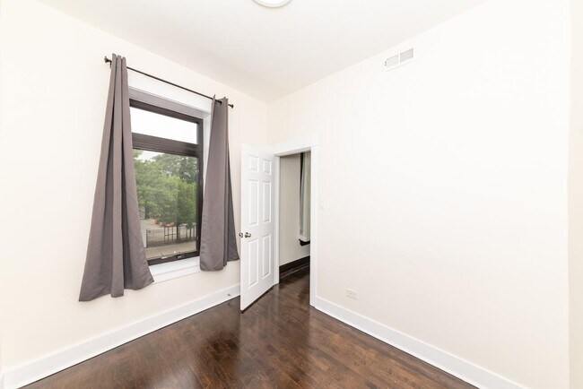 Photo - 2 bedroom in Chicago IL 60647 Unit 2